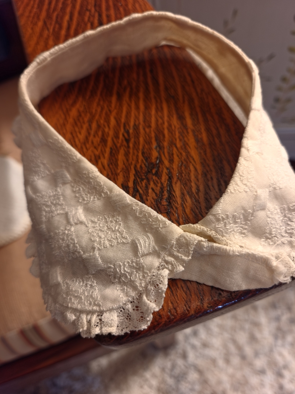 Vintage Textured Collars - Picture 9 of 9
